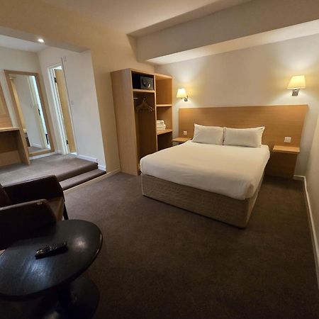 The Luton Hotel Экстерьер фото
