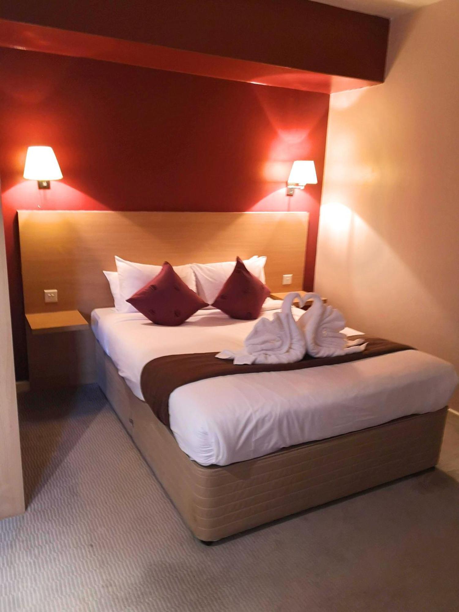 The Luton Hotel Экстерьер фото