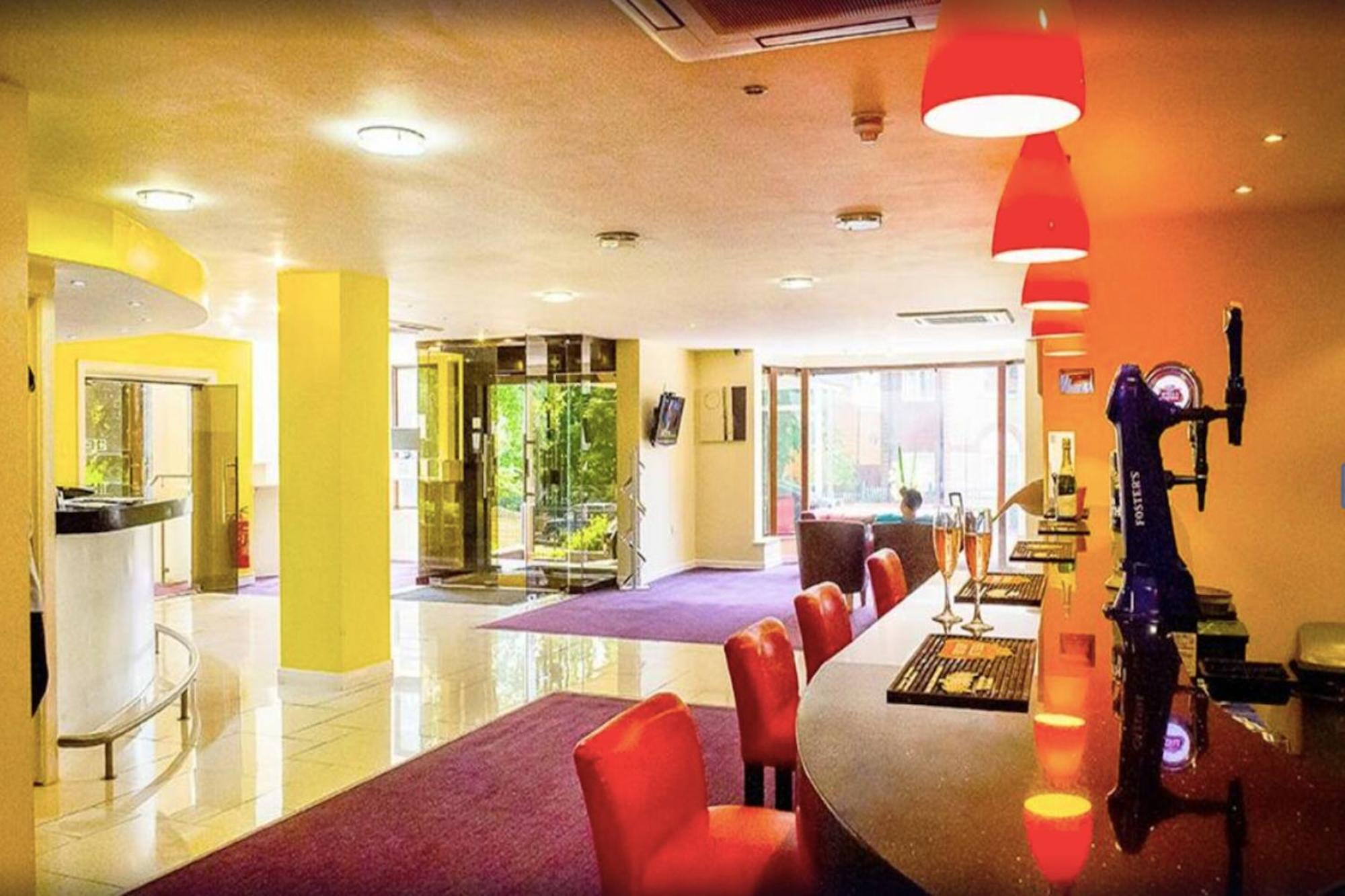 The Luton Hotel Экстерьер фото