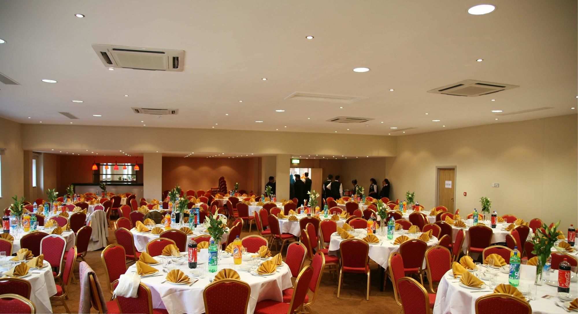 The Luton Hotel Экстерьер фото